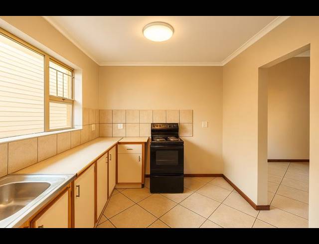 2 BEDROOM TOWNHOUSE FOR SALE IN PIERRE VAN RYNEVELD